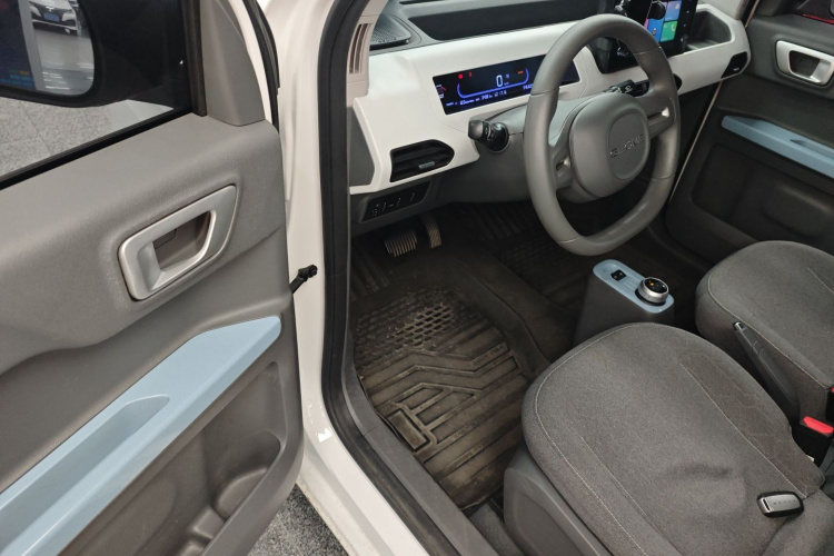 吉利银河 2023款 熊猫mini 200km 耐力熊中控内饰20