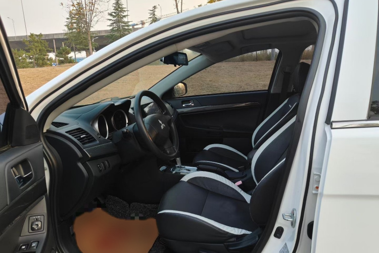 三菱 翼神 2013款 时尚版 1.8L CVT舒适型中控内饰7002