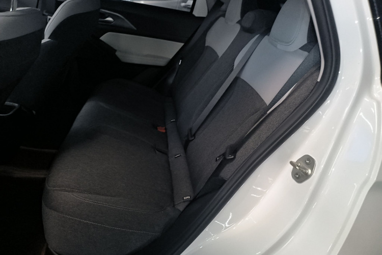 吉利几何E萤火虫 2024款 301km 流光中控内饰21