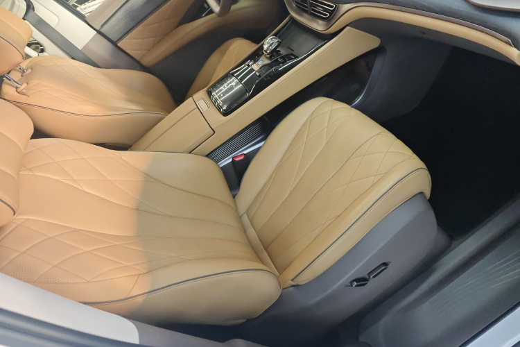 腾势D9 2022款 DM-i 970 四驱尊荣型局部细节41