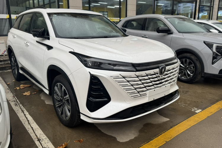 长安CS75 PLUS 2024款 第三代 冠军版 1.5T 智驾劲航型车身外观6002