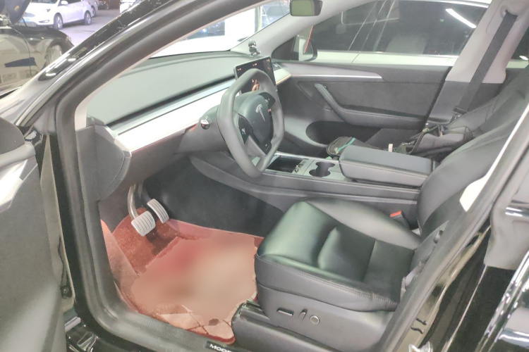 特斯拉 Model Y 2023款 高性能全轮驱动版中控内饰7003