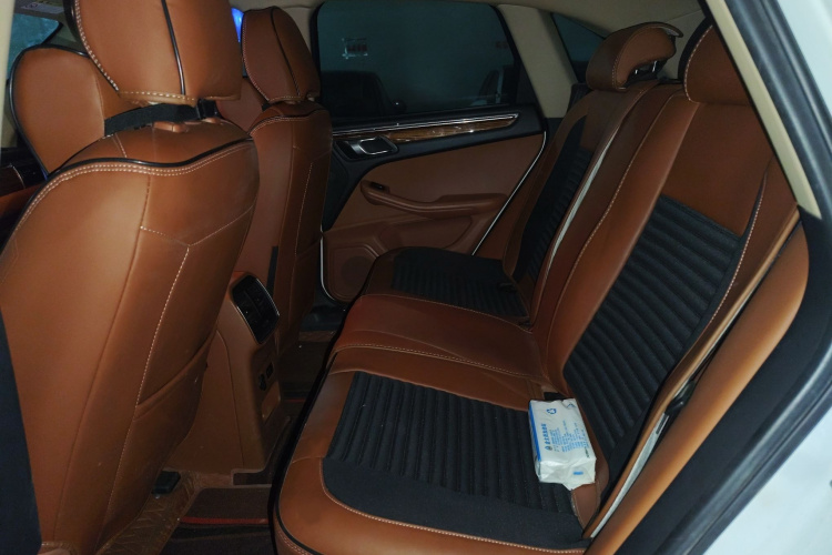 众泰SR9 2017款 2.0T 自动极致之光版中控内饰7004