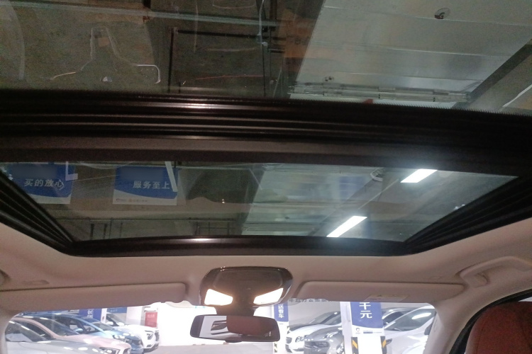 宝马3系 2025款 325Li M运动套装中控内饰22