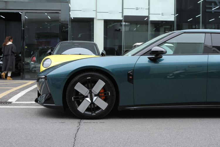 小鹏P7 2025款 750 四驱高性能 Ultra车身外观6012