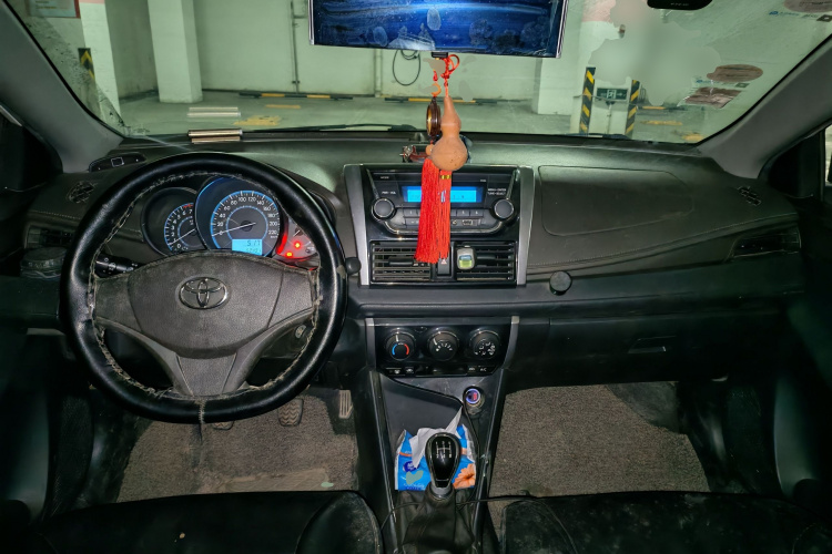 丰田 威驰 2016款 1.5L 手动智臻星耀版中控内饰12