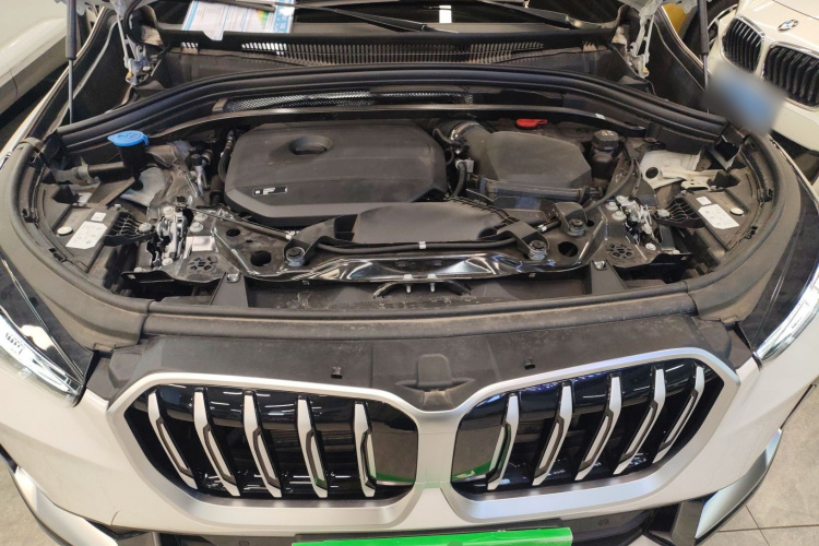 宝马X1 2024款 sDrive25Li X设计套装机舱底盘24