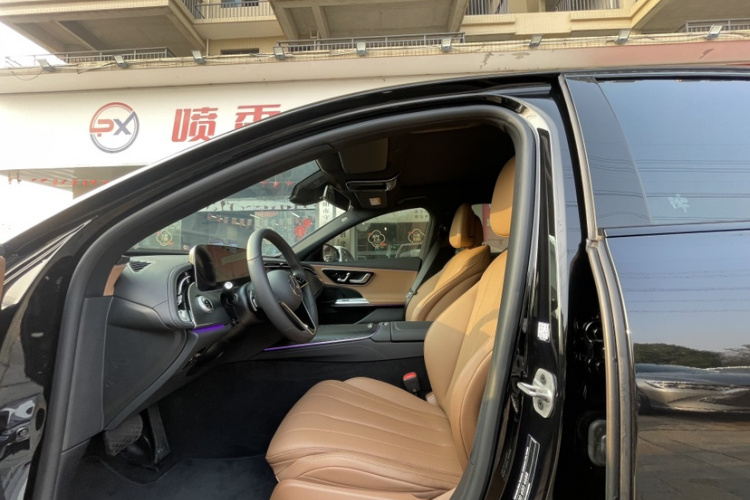 奔驰E级(进口) 2024款 E 260 运动版中控内饰7004