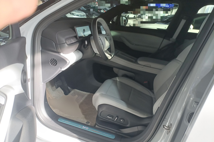 蔚来ES6 2024款 75kWh中控内饰7003
