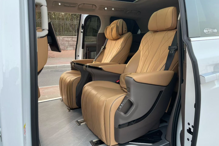 腾势D9 2024款 DM-i 980 四驱尊荣型车身外观6007