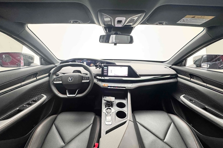 长安UNI-V 2022款 1.5T 尊贵型中控内饰7005