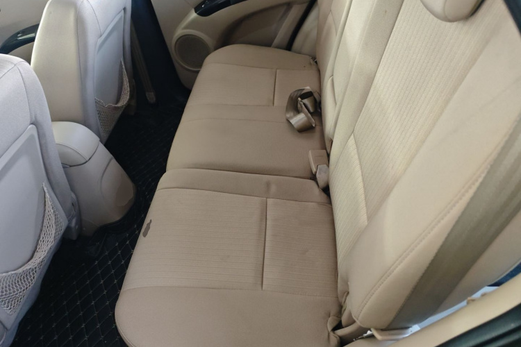 起亚 狮跑 2013款 2.0L 自动两驱版GL中控内饰21