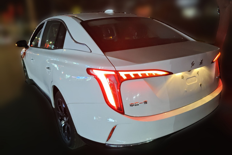 红旗E-QM5 2024款 450km 出行版车身外观5