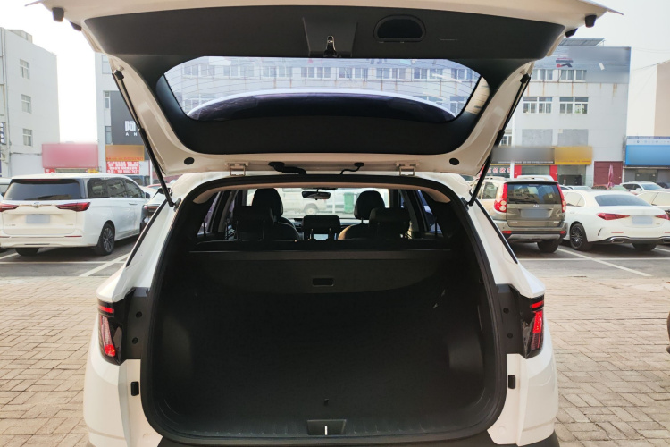 现代 2023款 途胜L 1.5T 自动两驱DLX豪华版机舱底盘23