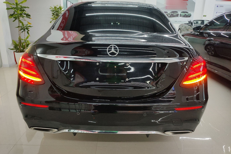 奔驰E级 2020款 E 260 L 运动型车身外观6
