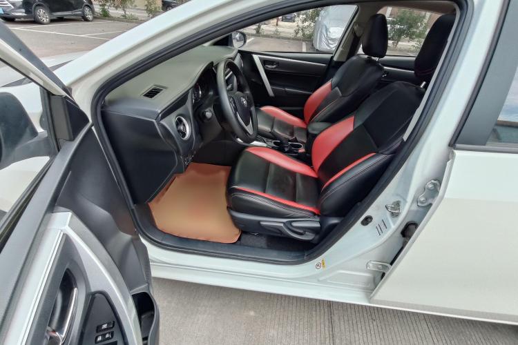 丰田 雷凌 2017款 改款 185T CVT精英版 国VI中控内饰19