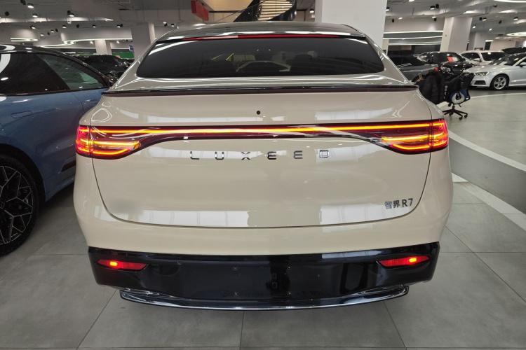 鸿蒙智行 智界R7 2025款 增程 251km Max车身外观6