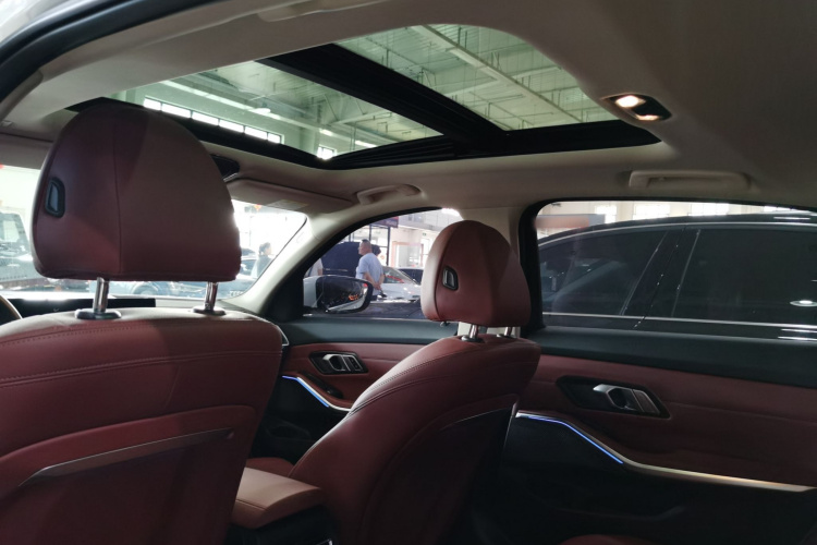 宝马3系 2023款 325Li M运动套装中控内饰7007