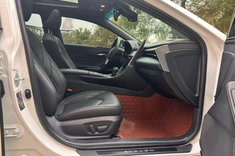 丰田 亚洲龙 2023款 2.5L Touring尊贵版中控内饰7012