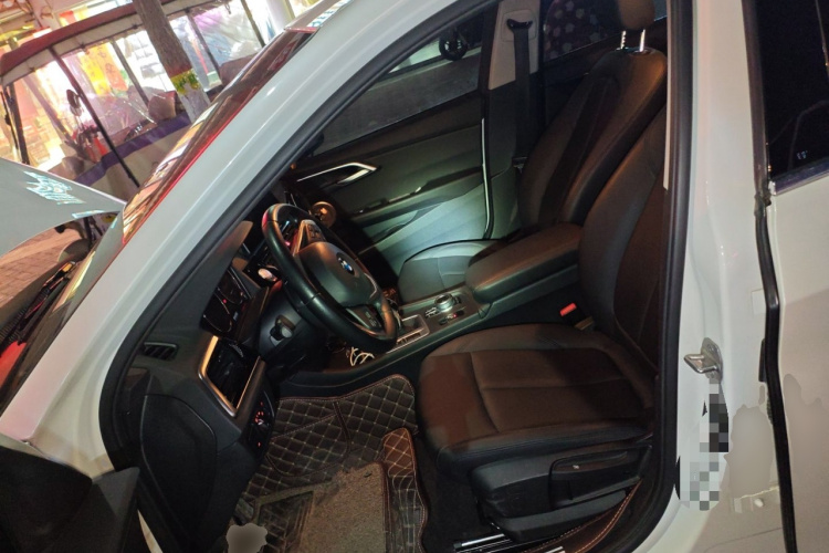 宝马1系 2021款 改款 120i M运动版中控内饰19