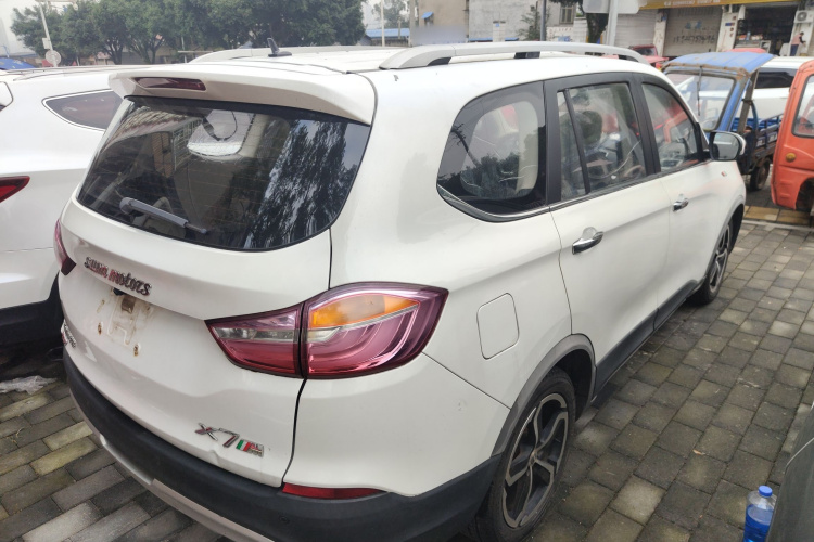 SWM斯威汽车 SWM斯威X7 2016款 1.5T 手动豪华型 7座车身外观7