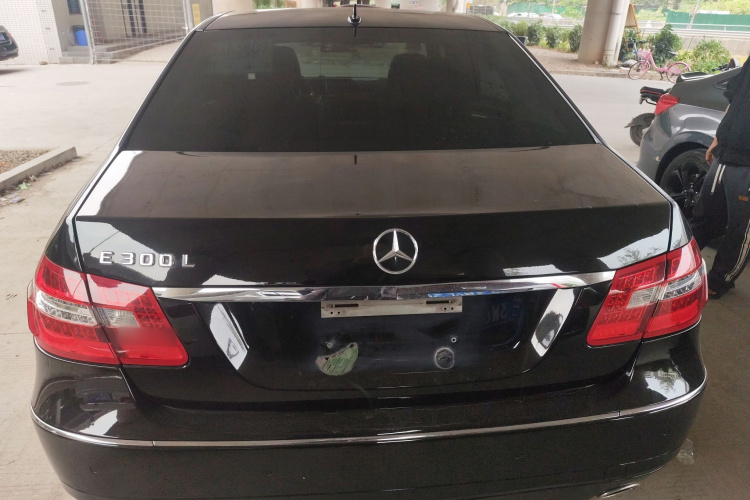 奔驰E级 2013款 E 300 L 优雅型车身外观6