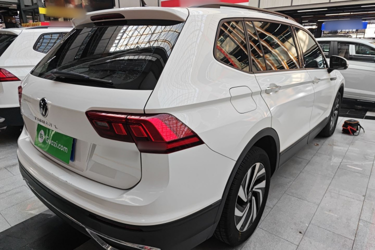 大众 途观L 2022款 330TSI 自动两驱舒享版车身外观7