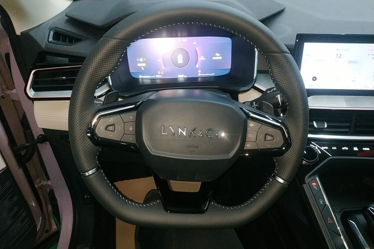 领克06 2021款 1.5T Shero粉色特别版中控内饰13