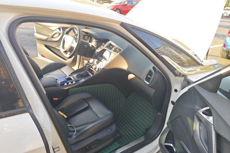 DS 5 2014款 1.6T 豪华版THP160局部细节9005