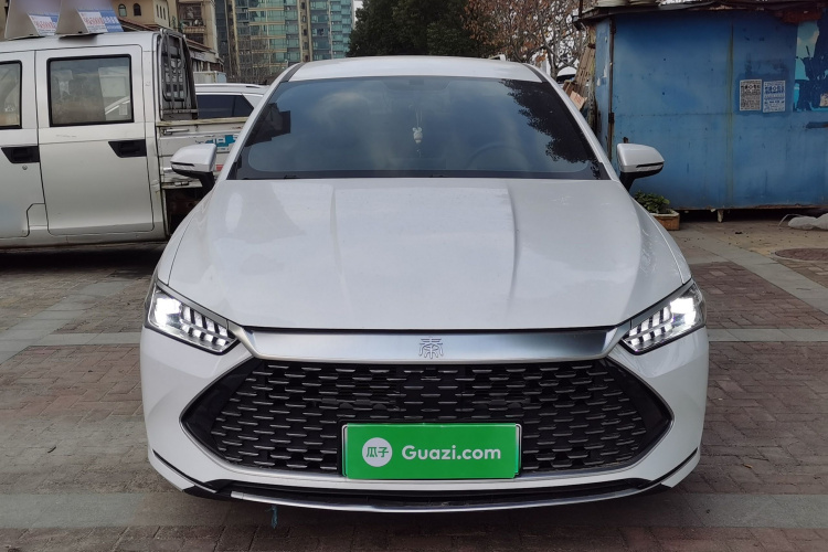 比亚迪 秦PLUS 2024款 荣耀版 DM-i 55KM领先型车身外观2