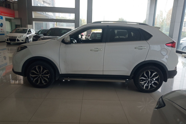 名爵 锐腾 2016款 1.5TGI TST豪华版车身外观4