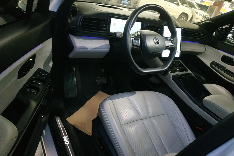 蔚来ES8 2020款 580KM 签名版 六座版中控内饰7003