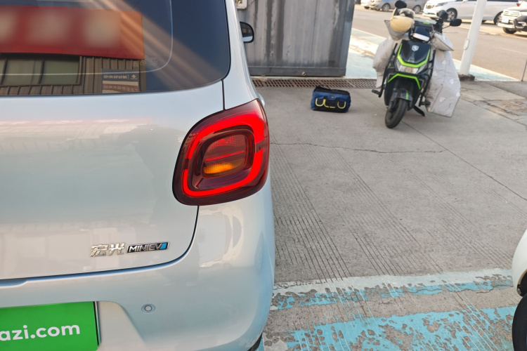 五菱汽车 宏光MINIEV 2025款 四门版 臻享款车身外观9