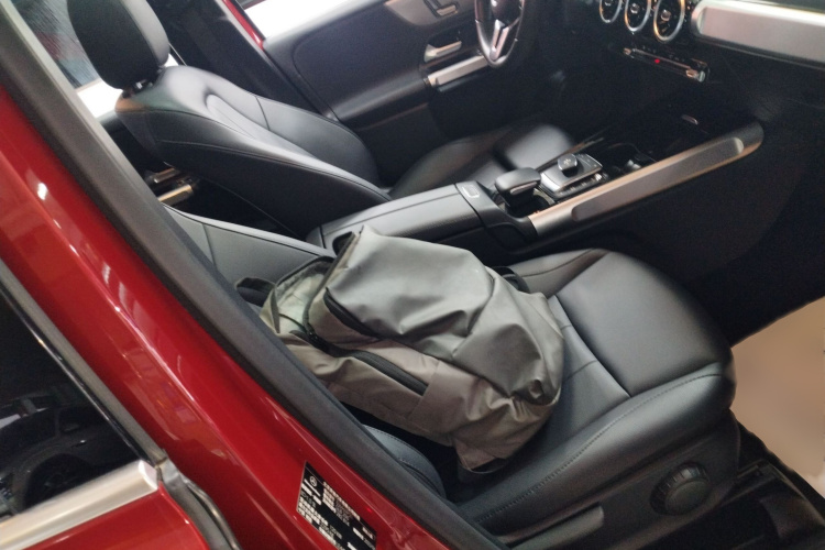 奔驰GLB 2023款 改款 GLB 200 时尚型局部细节41