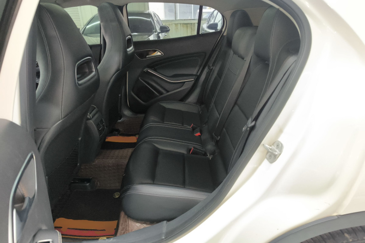 奔驰GLA 2016款 GLA 220 4MATIC 豪华型中控内饰7004