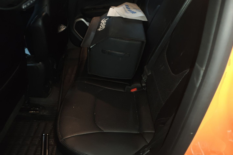 Jeep 自由侠 2017款 180T 自动高能版中控内饰21