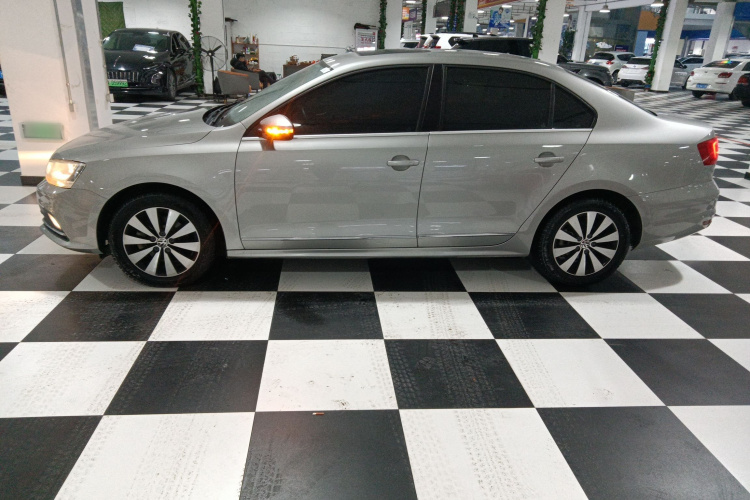 大众 速腾 2017款 1.6L 自动舒适型车身外观4