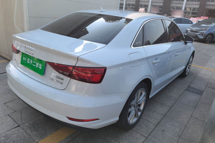 奥迪A3 2018款 30周年年型 Limousine 35 TFSI 进取型车身外观7