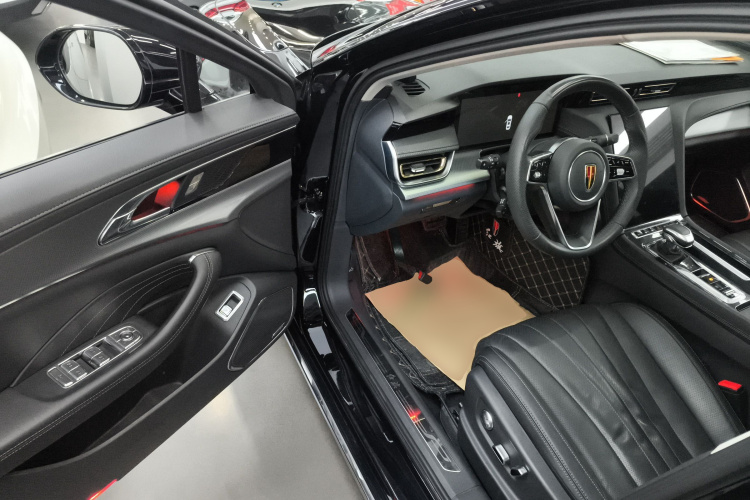 红旗H5 2023款 2.0T 自动智联旗畅版中控内饰7003