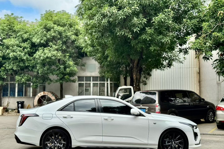 凯迪拉克CT4 2021款 28T 尊贵型车身外观6004