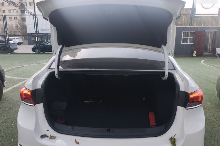 别克 英朗 2021款 改款 1.3T 自动轻混动精英型机舱底盘23