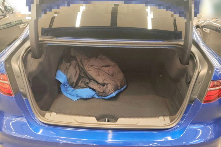 捷豹XEL 2020款 2.0T 200PS R-DYNAMIC S进取运动版中控内饰23