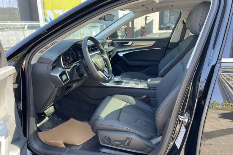 奥迪A6L 2020款 45 TFSI 臻选致雅型中控内饰7004