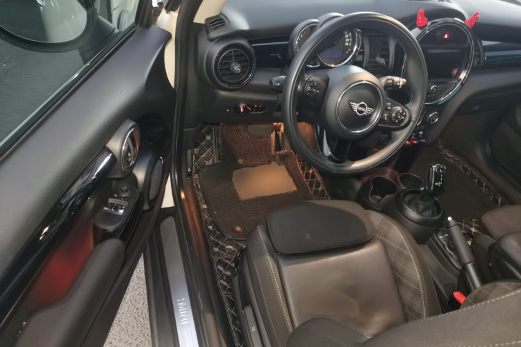 MINI 2018款 1.5T COOPER 经典派中控内饰20