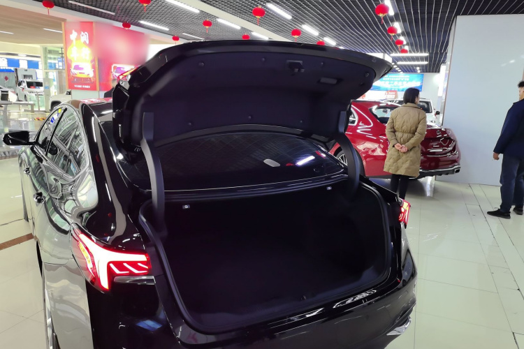 别克 君越 2023款 改款 25T 越行版机舱底盘23