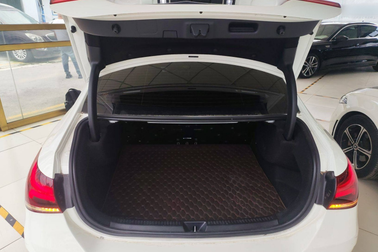 奔驰A级 2021款 A 200 L 运动轿车时尚型局部细节23