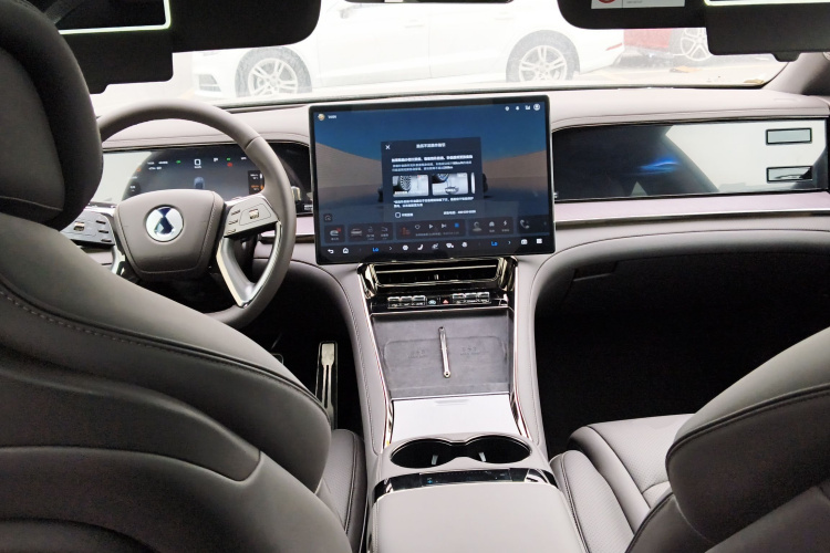 腾势Z9 2024款 1100km 四驱Max版中控内饰12