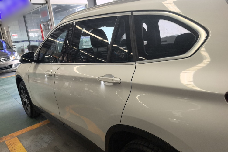 宝马X1 2020款 sDrive25Li 领先型车身外观4