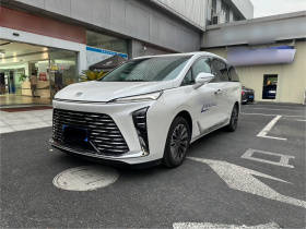 别克GL8 2025款 陆尊 尊享版