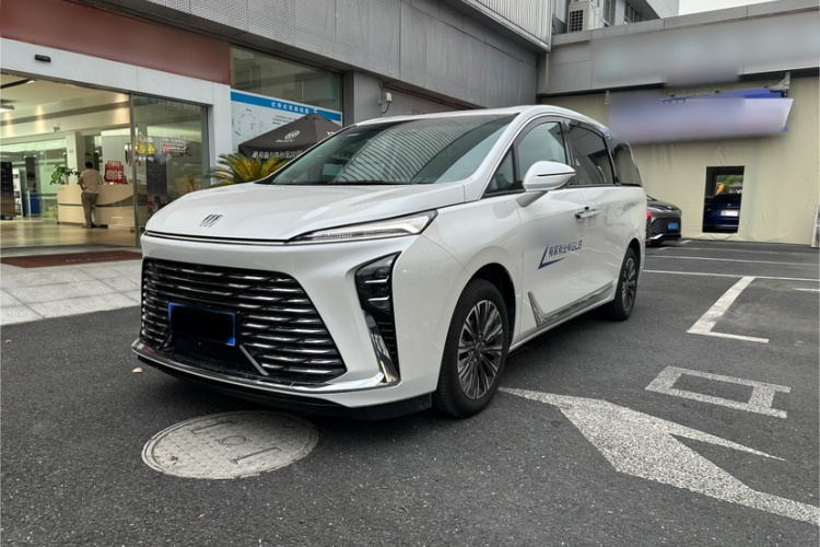 别克GL8 2025款 陆尊 尊享版车身外观1